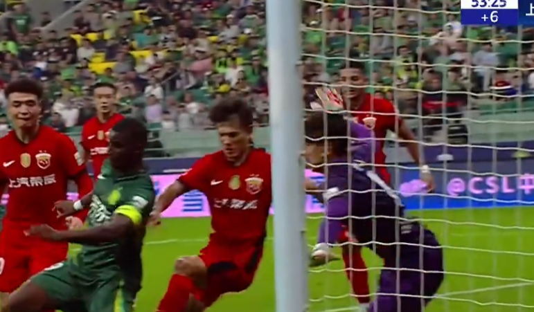 王燊超左脚, 王燊超踢倒, 情况下两队 王燊超左脚, 王燊超踢倒, 情况下两队