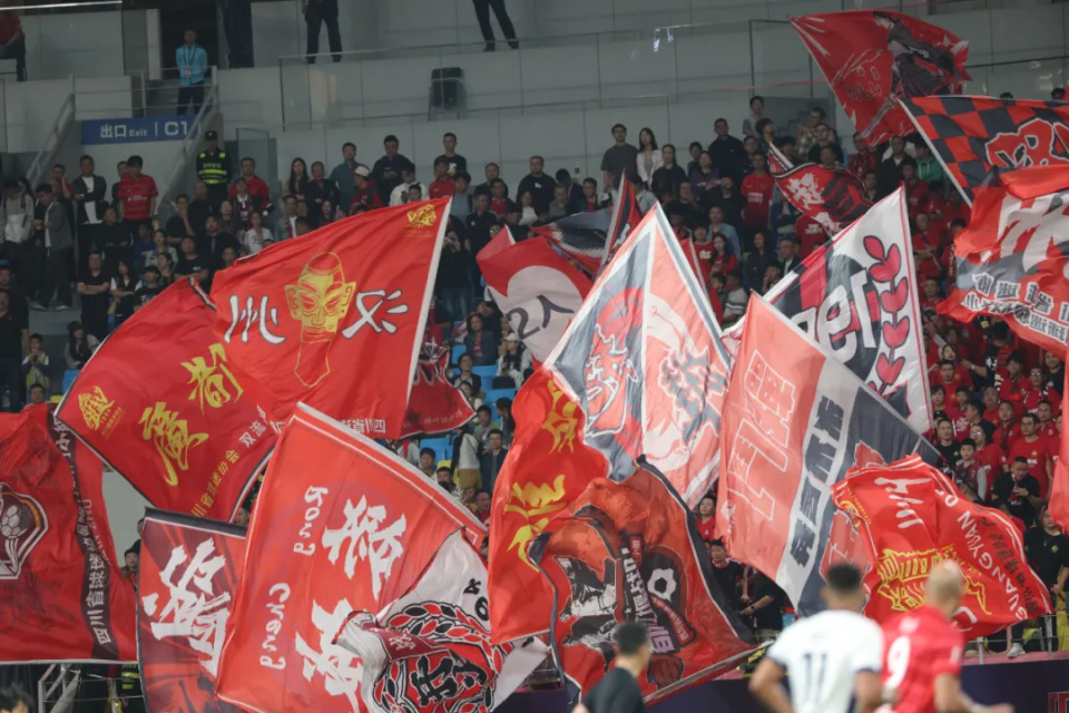 罗慕洛接球, 阵型紧凑等 罗慕洛接球, 阵型紧凑等